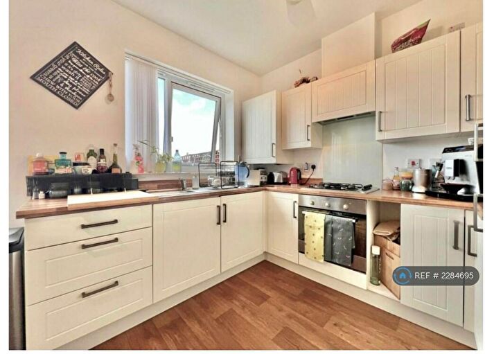 3 Bedroom Semi-Detached House To Rent In Brearley Drive, Sheffield, S5