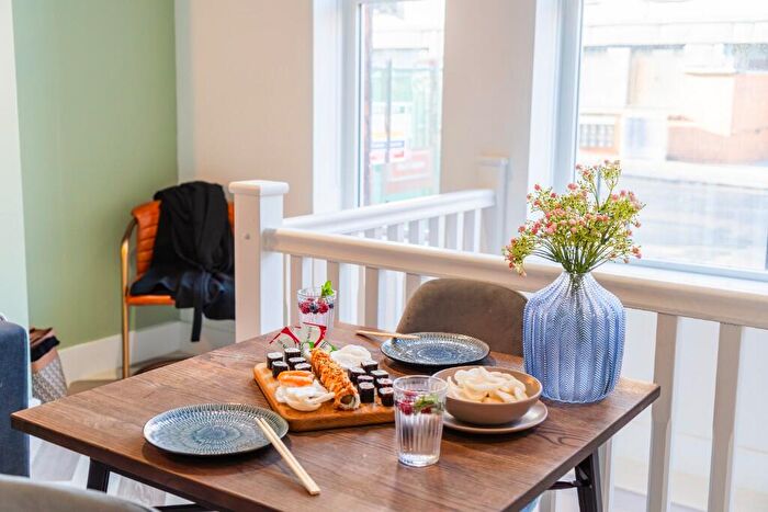 1 Bedroom Flat To Rent In Apartment, Duke Street, Manchester, Greater Manchester, M3