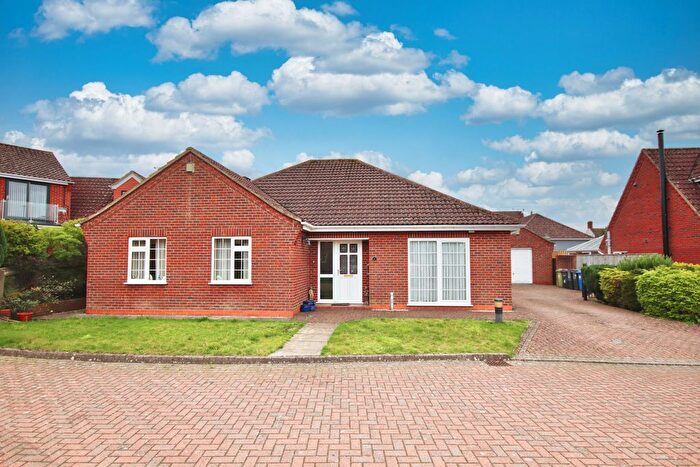 3 Bedroom Detached Bungalow For Sale In Knapton Court, Caistor, LN7