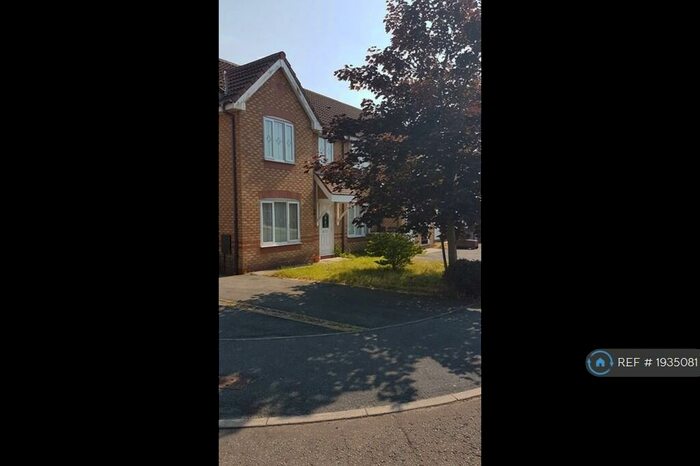 3 Bedroom Semi-Detached House To Rent In Lindisfarne Avenue, Blackburn, BB2