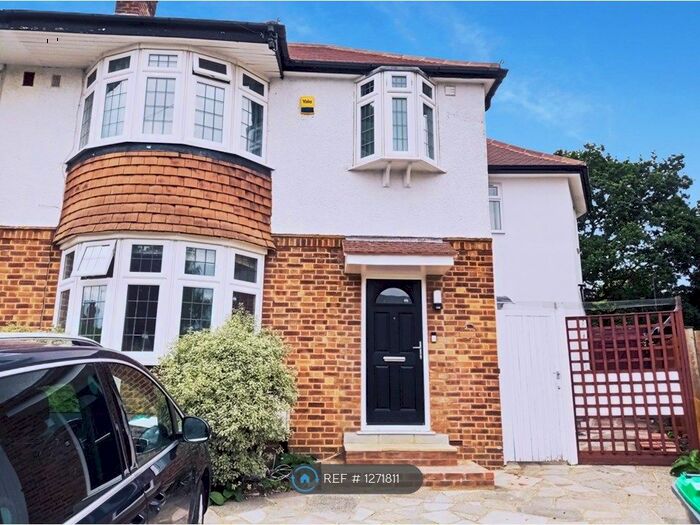 Studio To Rent In Cromford Way, New Malden KT3