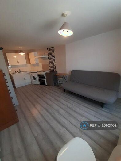 Studio To Rent In Brierley Avenue, London, N9