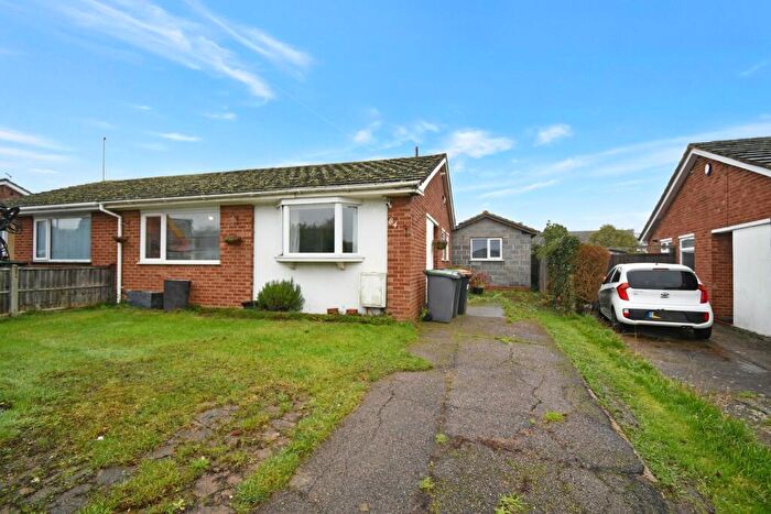 4 Bedroom Semi-Detached Bungalow For Sale In Cause End Road, Wootton, Bedford, MK43
