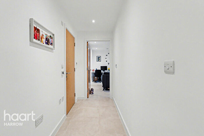 1 Bedroom Apartment For Sale In Alexandra Avenue, Rayners Lane, HA2