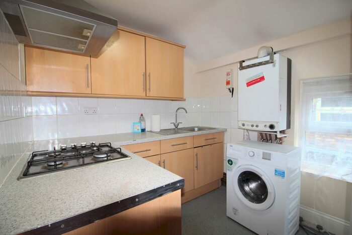 3 Bedroom Flat To Rent In Hoe Street, Walthamstow, E17