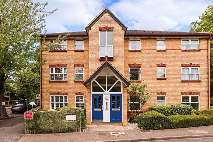 1 Bedroom Flat For Sale In Monmouth Close, London, W4