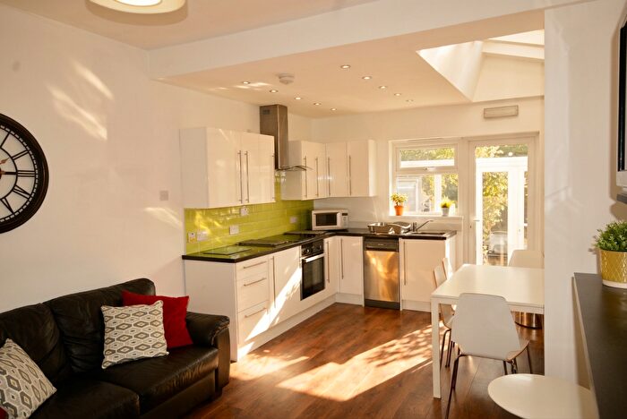 4 Bedroom House To Rent In Gleave Road - Bed, Selly Oak, West Midlands, B29