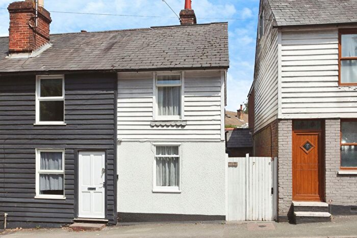 1 Bedroom End Terrace House For Sale In Cranbrook Road, Hawkhurst, Cranbrook, Kent, TN18
