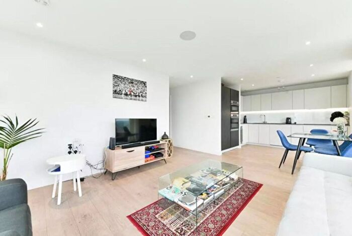 2 Bedroom Flat To Rent In Goldcrest Building, Woodberry Down, N4