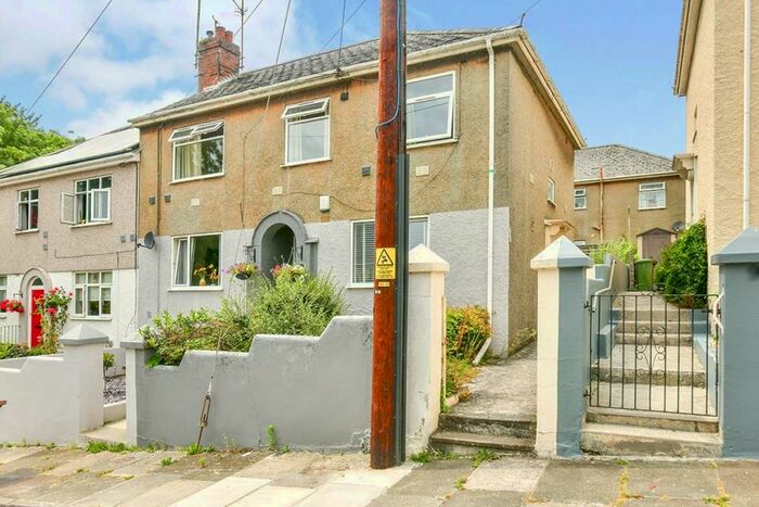 2 Bedroom Flat To Rent In Dale Avenue, Plymouth, PL6