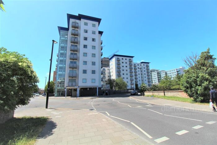 2 Bedroom Flat To Rent In Prince Regent Road, Hounslow, TW3