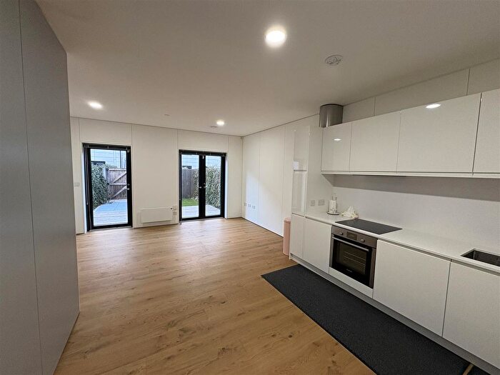 3 Bedroom Town House For Sale In Sandywell Lane, Salford, M3