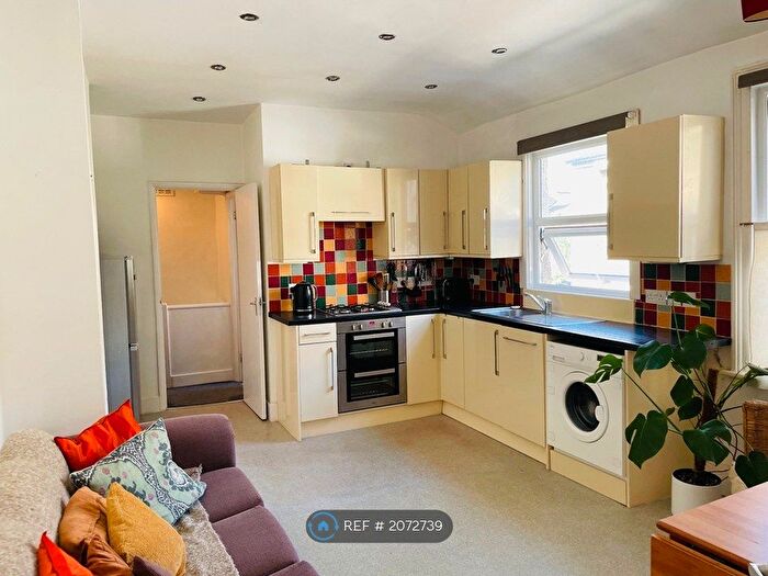 2 Bedroom Maisonette To Rent In Fountain Road, Tooting, SW17