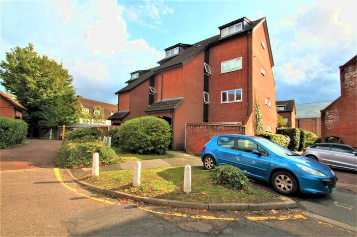 1 Bedroom Flat To Rent In Penrith Close, Uxbridge UB8