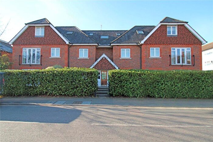 2 Bedroom Apartment To Rent In Weylands Court, Addlestone, KT15