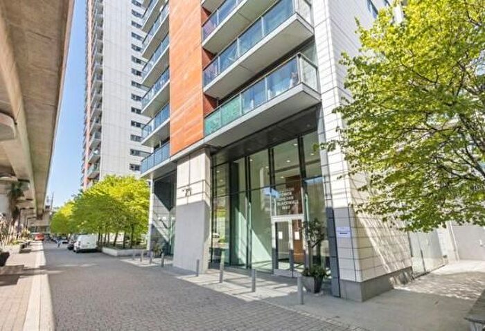 2 Bedroom Flat To Rent In Proton Tower, East India, Virginia Quays, Blackwall, Canary Wharf, London, E14