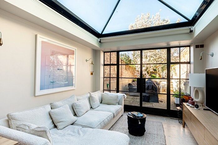 3 Bedroom Property To Rent In Sheen Road, TW9