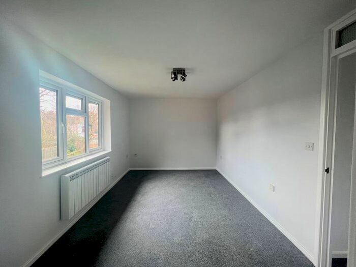 1 Bedroom Flat To Rent In St. Albans Road, Barnet, EN5