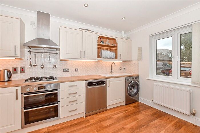 4 Bedroom Town House For Sale In The Lakes, Larkfield, Kent, ME20