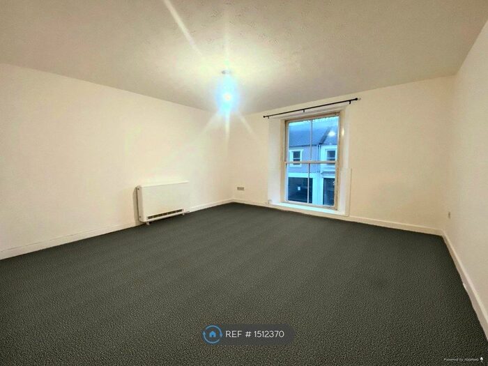 1 Bedroom Flat To Rent In Dimond Street, Pembroke Dock, SA72