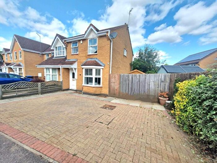 3 Bedroom End Of Terrace House For Sale In Tewkesbury Close, Buckingham Fields, Northampton, NN4