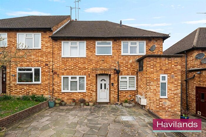 2 Bedroom Maisonette To Rent In The Glade, London, N21