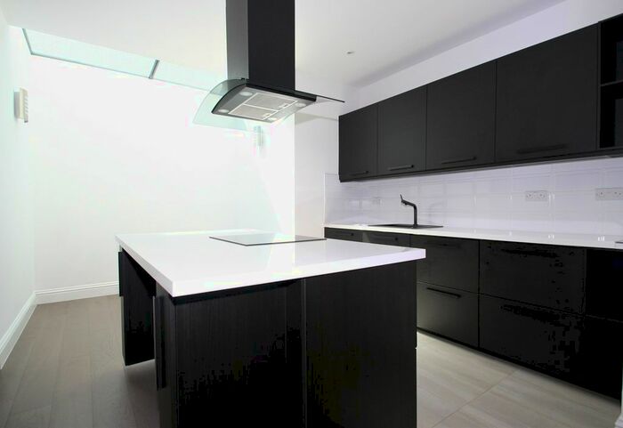 2 Bedroom Detached House To Rent In Tenterden Grove, Hendon, London, NW4