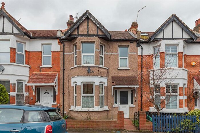 3 Bedroom House For Sale In Orford Road, South Woodford, E18