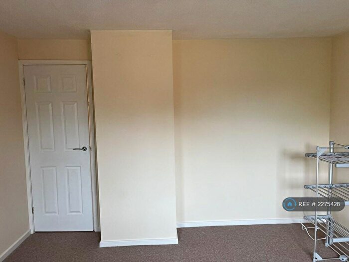 1 Bedroom Flat To Rent In Pettingrew Close, Walnut Tree, Milton Keynes, MK7