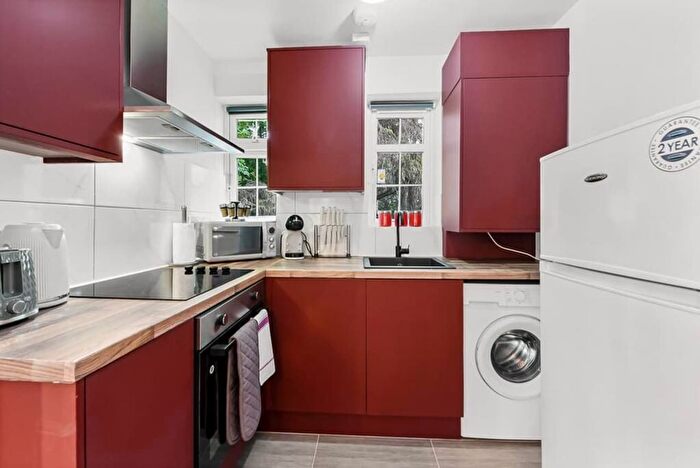 2 Bedroom Flat To Rent In Addison Way, London, NW11