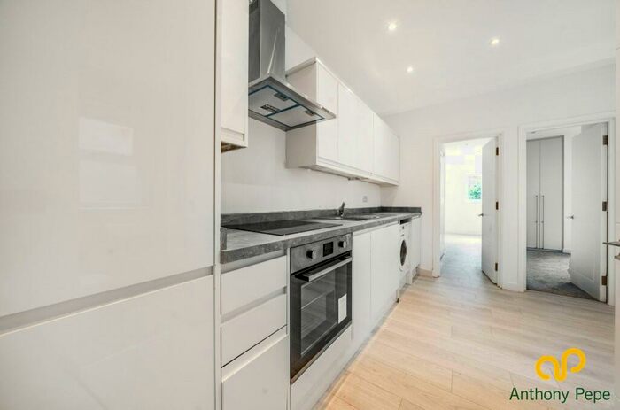 4 Bedroom Flat To Rent In Regents Park Road, London, N3