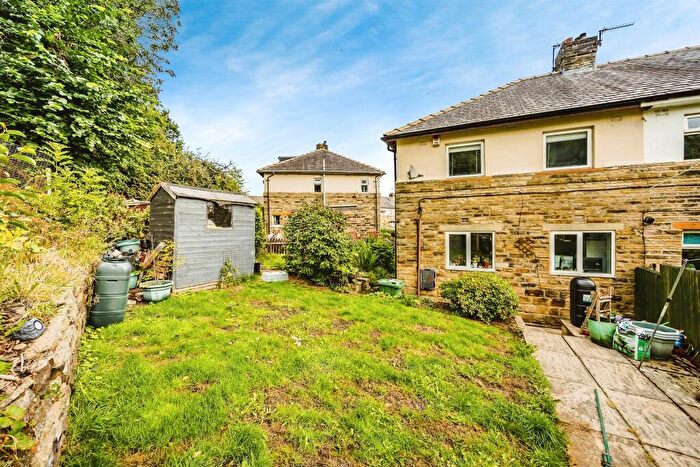 3 Bedroom End Of Terrace House For Sale In Adgil Crescent, Halifax, HX3