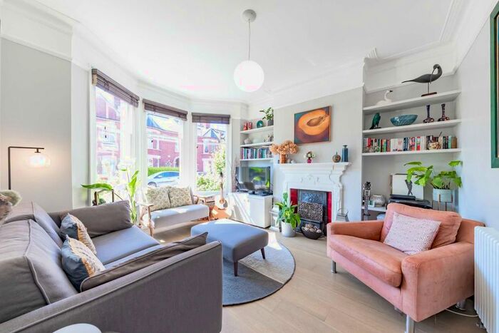 2 Bedroom Flat To Rent In Burnbury Road, London, SW12