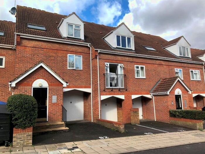 2 Bedroom Flat To Rent In Tynemouth Road, London, SE18