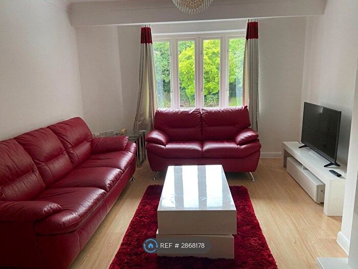 2 Bedroom Flat To Rent In Roxborough Park, Harrow, HA1