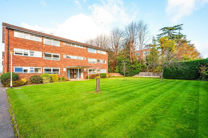 2 Bedroom Flat For Sale In St Margarets, Guildford, GU1