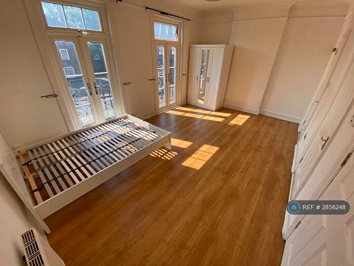 Studio To Rent In London Road, Mitcham, CR4