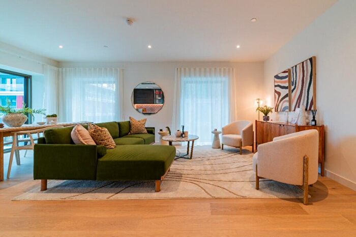 3 Bedroom Apartment For Sale In Starboard Way, London, E16