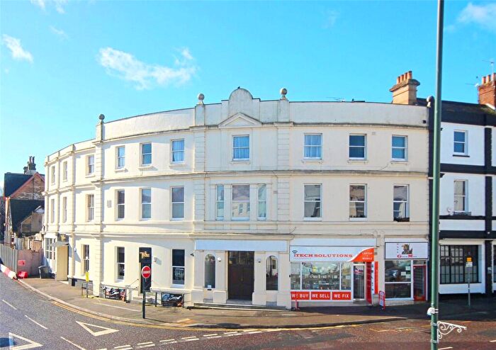 1 Bedroom Apartment To Rent In Poole Hill Terrace, - Poole Hill, Bournemouth, Dorset, BH2