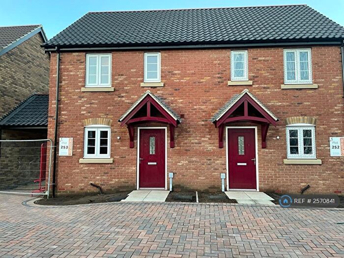 2 Bedroom End Of Terrace House To Rent In Creasy Drive, Lincoln, LN2