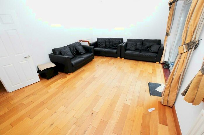 3 Bedroom Detached Bungalow To Rent In Coulsdon Road, Coulsdon, CR5