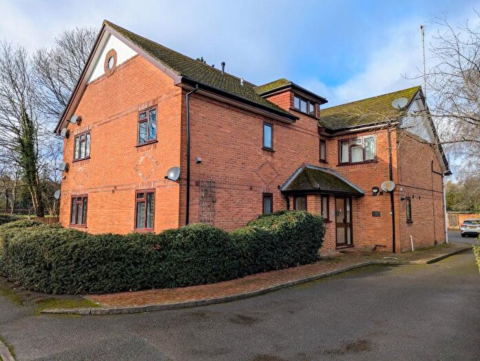 1 Bedroom Flat For Sale In Eastwood Road, GU5