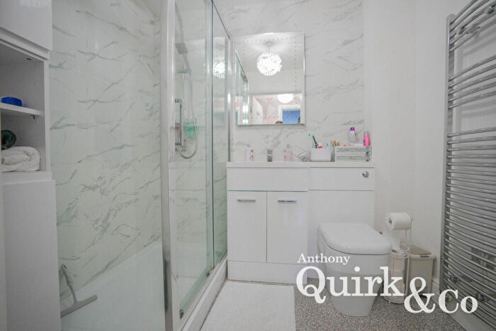 2 Bedroom Apartment For Sale In The Riverfront, Canvey Island, SS8
