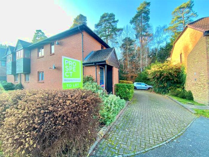 1 Bedroom Maisonette Flat To Rent In St Andrews Close, Crowthorne, Berkshire, RG45