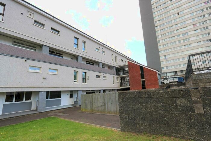 3 Bedroom Maisonette To Rent In Kennishead Avenue, Glasgow, G46