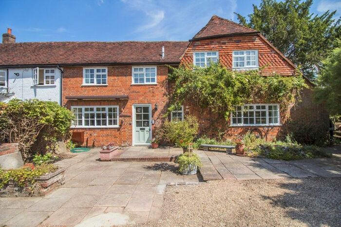 2 Bedroom Cottage To Rent In High Street, Odiham, Hook, RG29