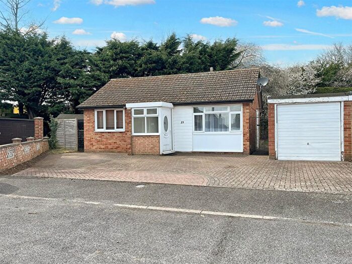 2 Bedroom Detached Bungalow To Rent In Worcester Close, Newport Pagnell, MK16