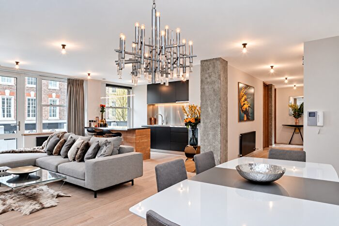 3 Bedroom Flat To Rent In Weymouth Street, London, W1W