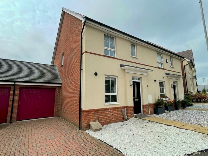 3 Bedroom Semi-Detached House To Rent In Admiral Avenue, Hemel Hempstead, HP2