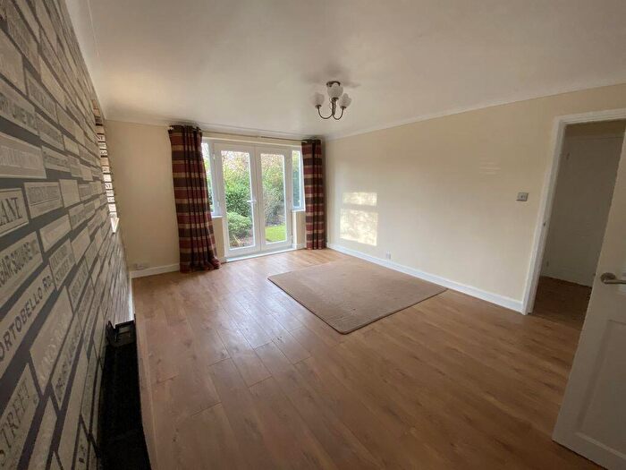 1 Bedroom Flat To Rent In Kennedy Close, Off Victoria Road, Sutton Coldfield, West Midlands, B72